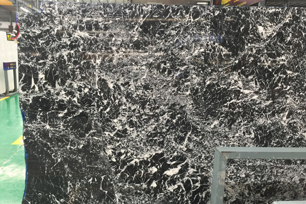 white vein black marble tiles coating 