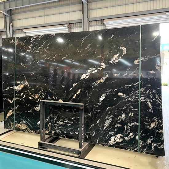 Granit noir pour plans de travail et crédences de cuisine