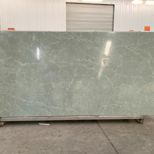 Feuille de quartz translucide vert émeraude