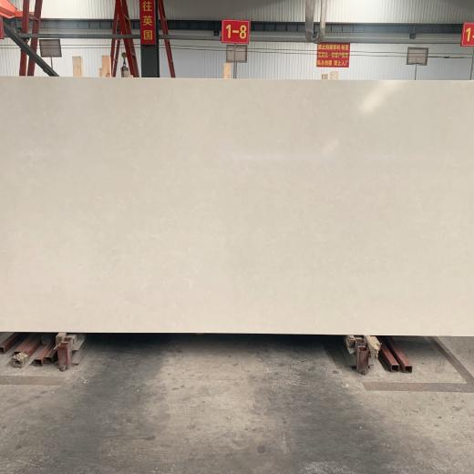 usine de dalles de quartz beige à surface mate