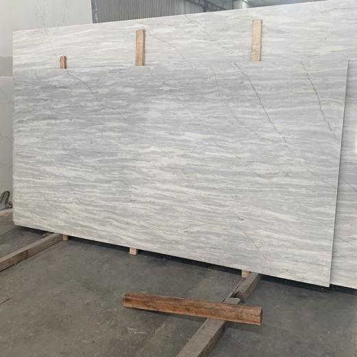 Dalle en quartz gris premium recommandée par un designer